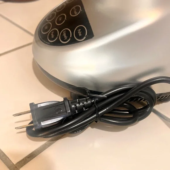 Cuisinart Silver & Black Countertop Blender - Picture 5 of 5